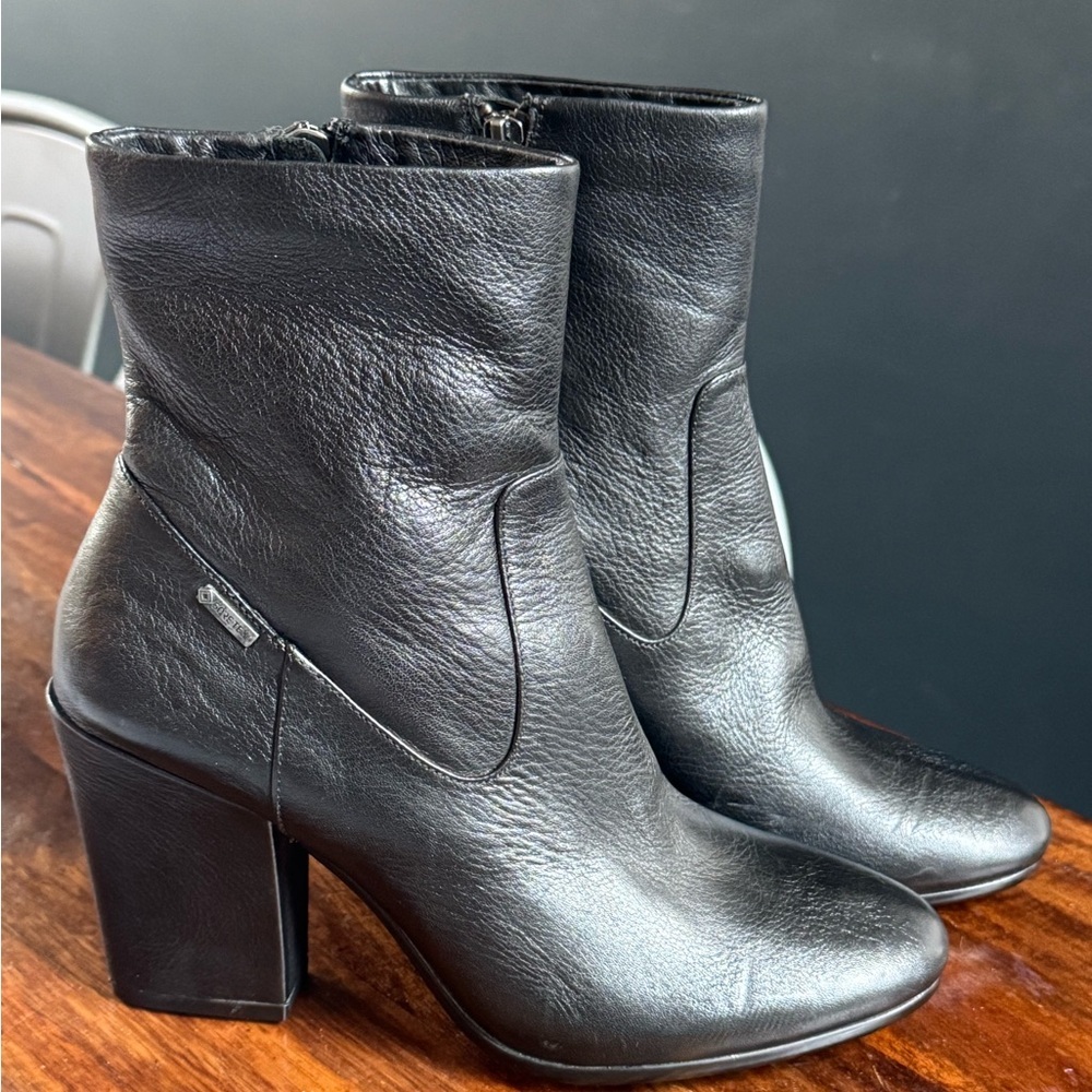 Kenneth Cole Black Leather Women's Ankle Boots - Picture 2 of 5